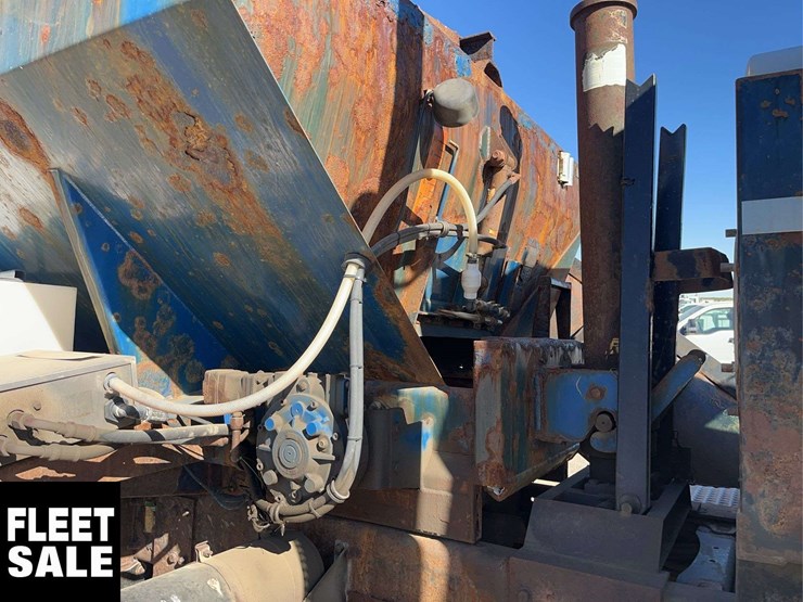 2006-sterling-lt8500-image-17