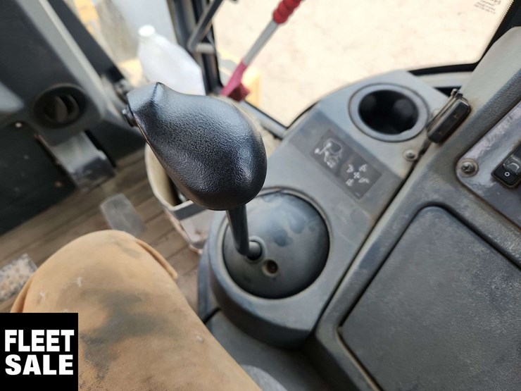 2015-deere-410l-image-11