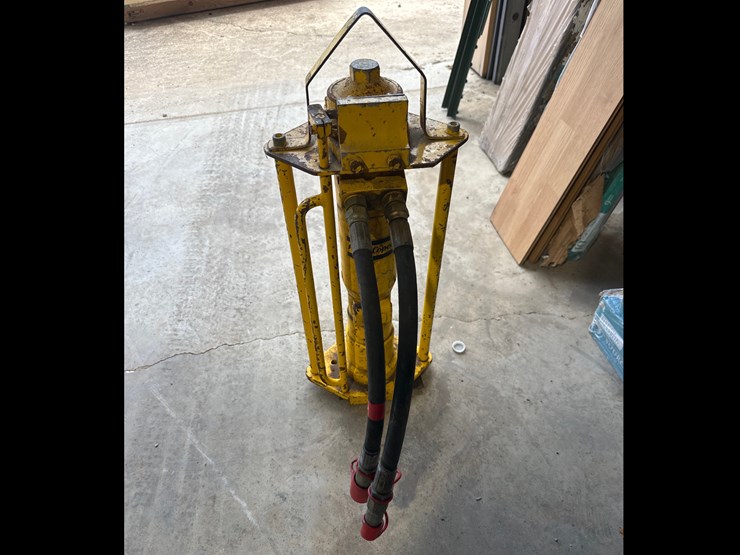 #79-•-atlas-copco-lpd-t-hydraulic-post-driver-image-1