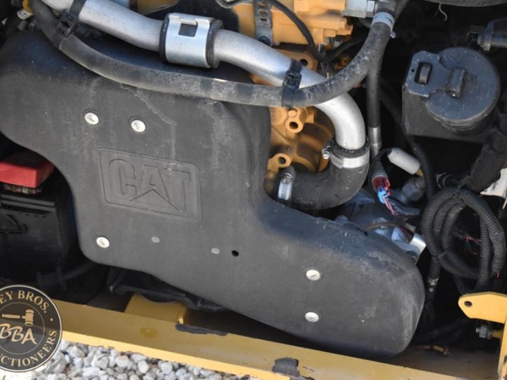 2019-caterpillar-242d3-image-38