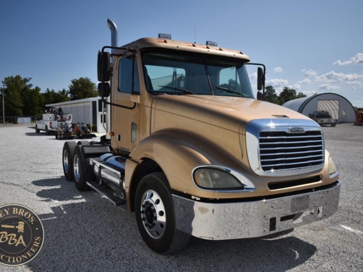 2003-freightliner-columbia-120-image-19
