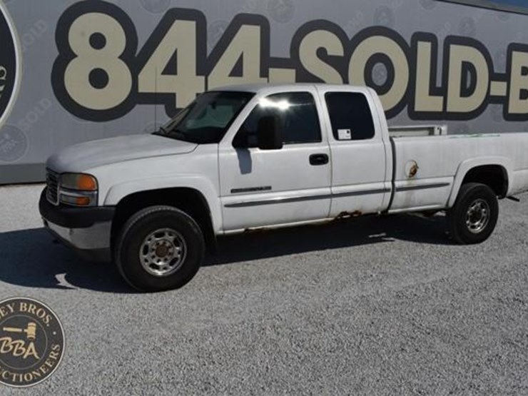 2002-gmc-sierra-2500hd-image-2