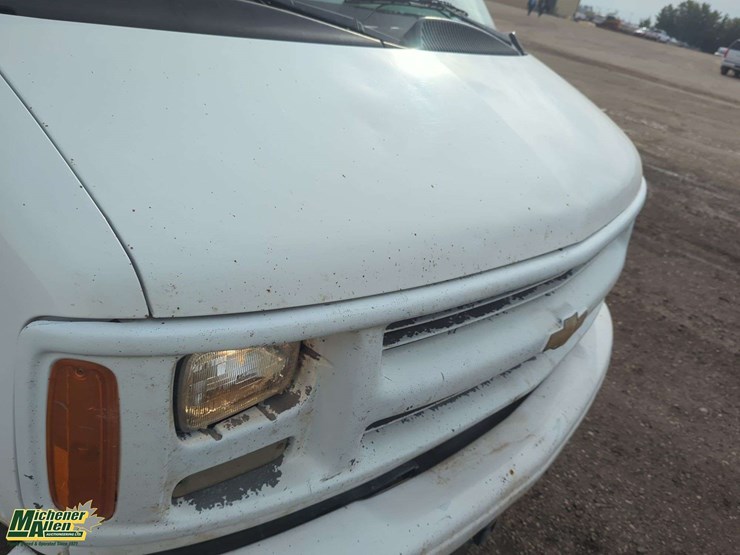 2001-chevrolet-express-3500-image-38