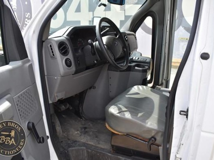 2014-ford-e350-image-22
