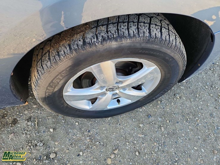2011-volkswagen-routan-image-35