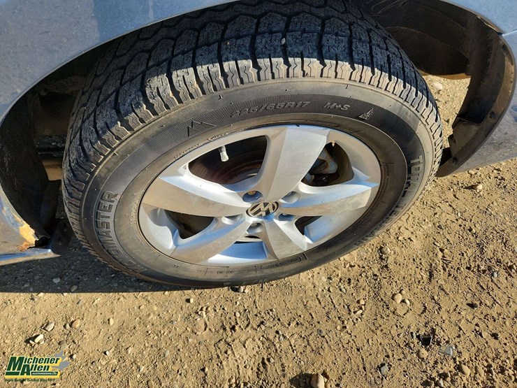 2011-volkswagen-routan-image-33