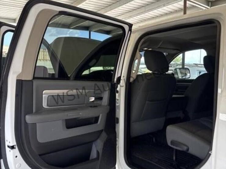 2015-ram-2500-slt-image-35