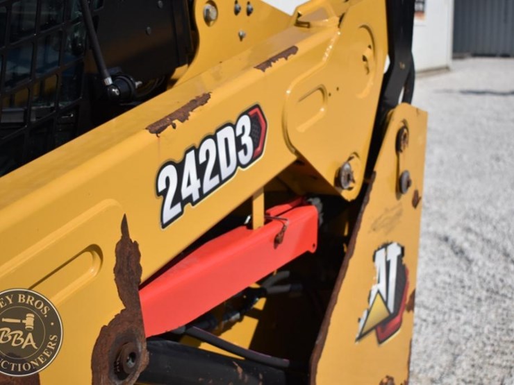 2019-caterpillar-242d3-image-33