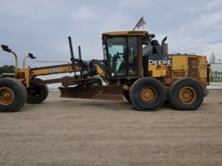 2006-deere-770d-image-5