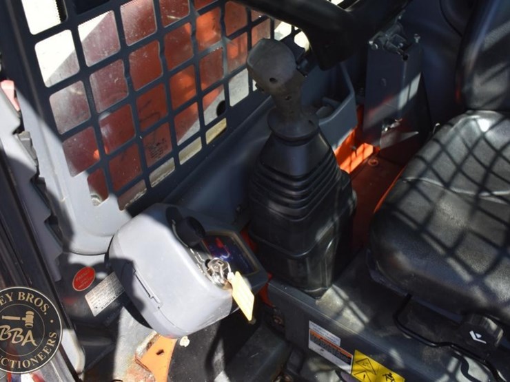 2017-kubota-ssv65-image-77