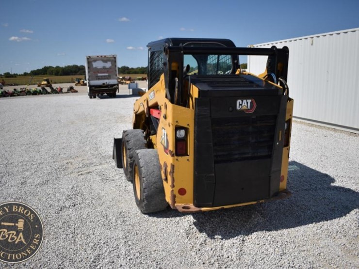2019-caterpillar-242d3-image-12