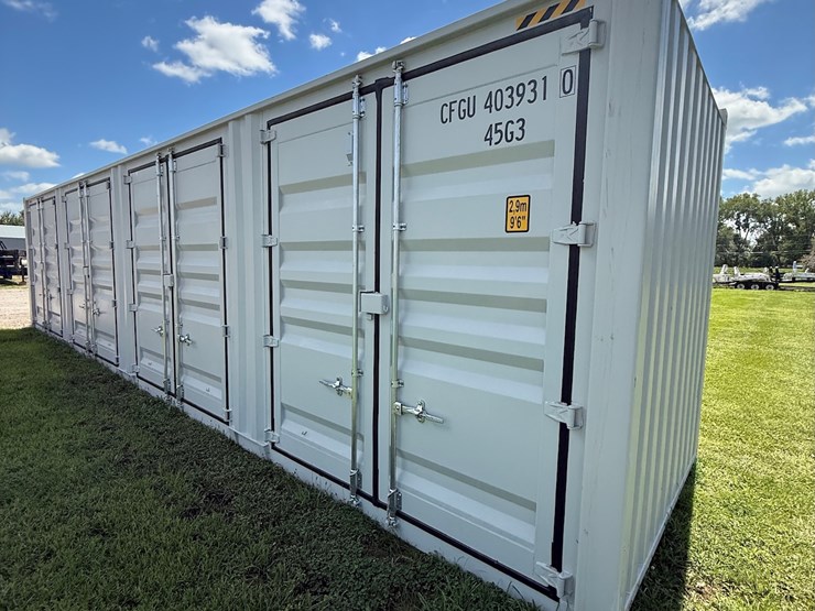 #600-•-40-ft.-steel-shipping-container-image-4