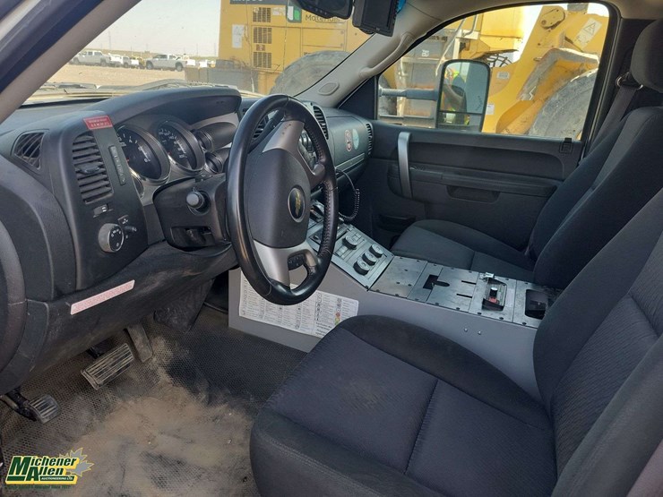 2013-chevrolet-silverado-3500hd-image-15