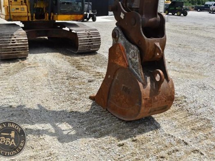 2018-deere-210g-lc-image-32