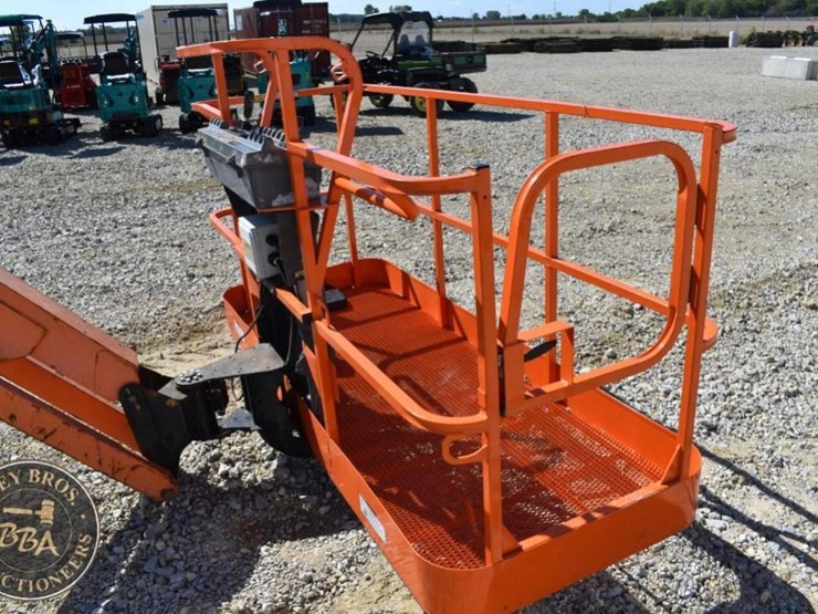 2013-jlg-600aj-image-30