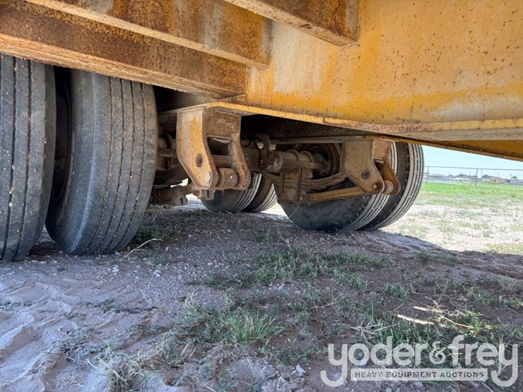 1983-century-tandem-axle-drop-deck-trailer,-dovetail,-ramps-image-13