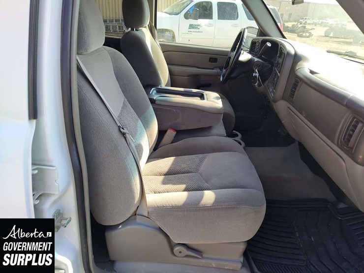 2006-chevrolet-suburban-image-21