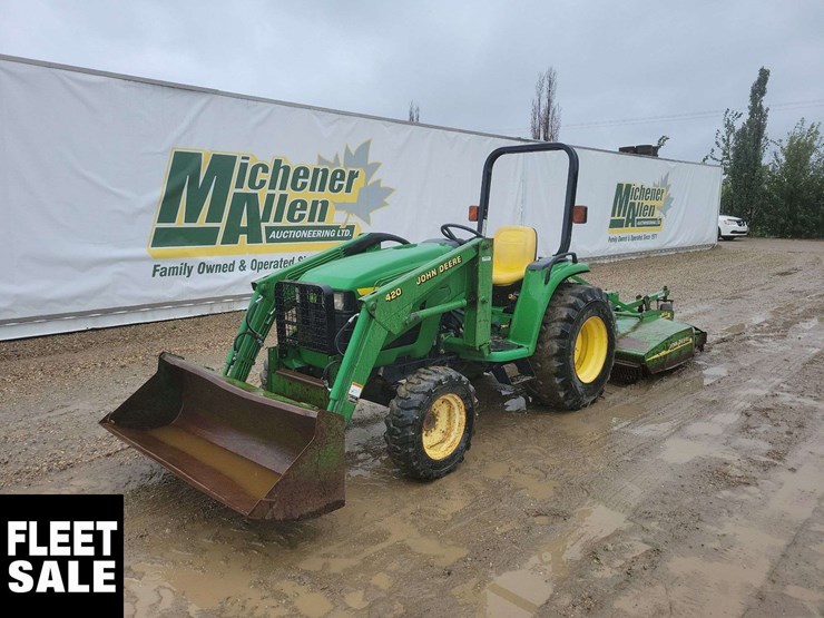 2000-john-deere-4400-image-1