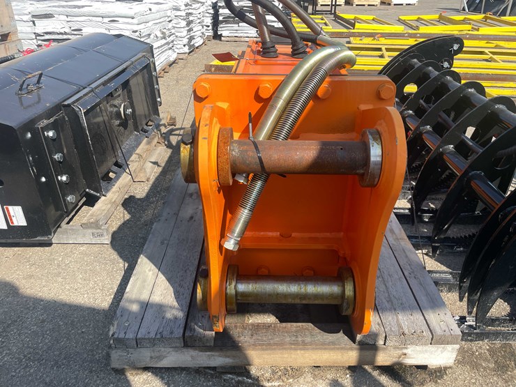 caterpillar-320-image-2