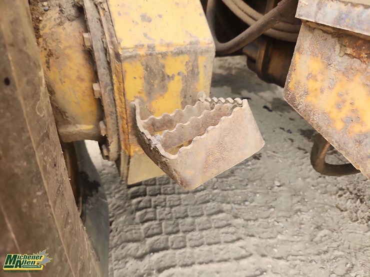 2006-deere-770d-image-49