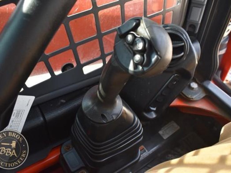2020-kubota-ssv65-image-43