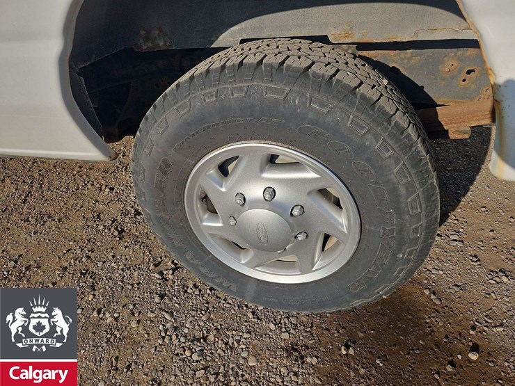 2012-ford-cargo-image-20