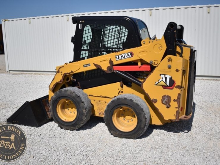 2019-caterpillar-242d3-image-11