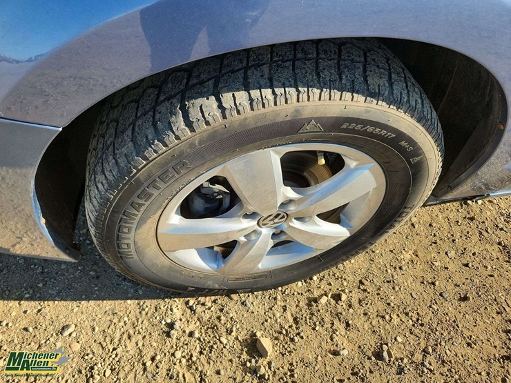 2011-volkswagen-routan-image-32