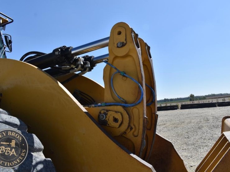 2016-caterpillar-982m-image-52
