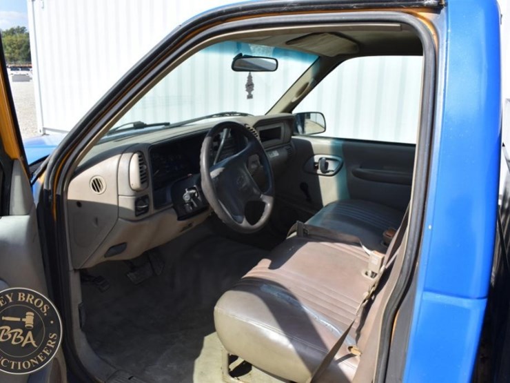 2000-chevrolet-3500-image-30