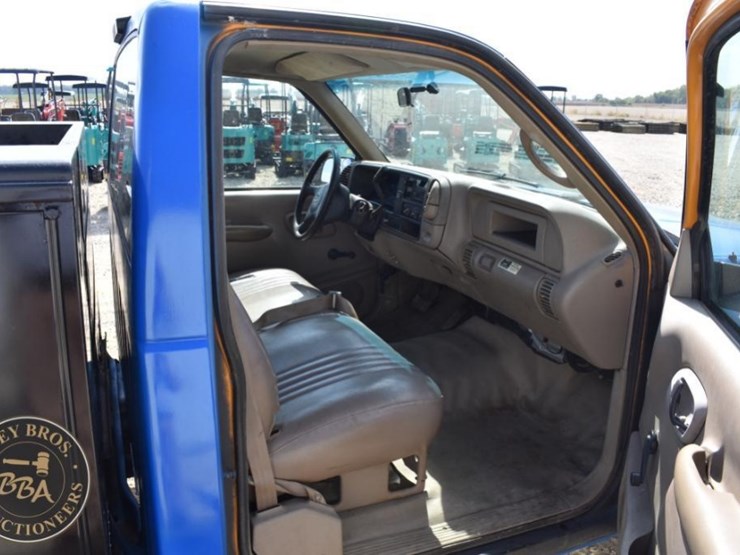 2000-chevrolet-3500-image-29