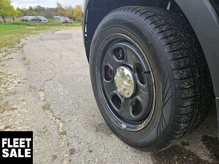 2016-ford-explorer-image-35