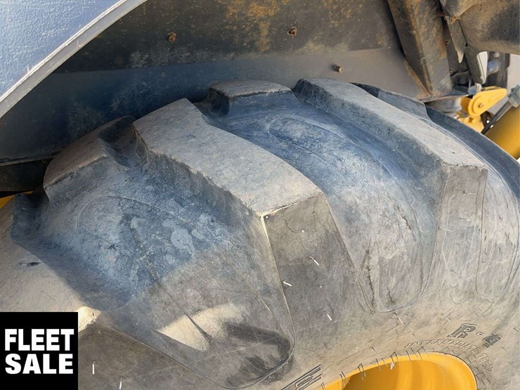 2016-deere-410l-image-8
