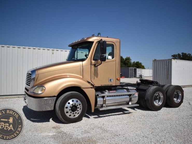 2003-freightliner-columbia-120-image-4