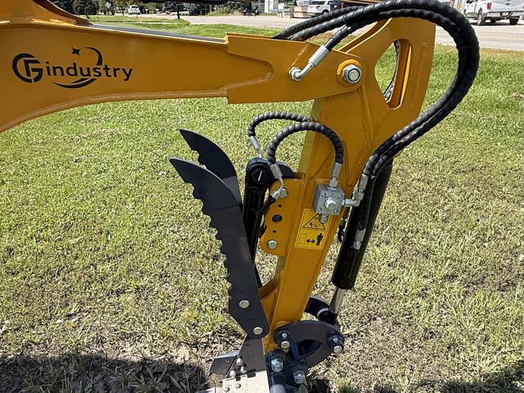 #609-•-2025-cfg-industrial-xz20r-hydraulic-track-type-mini-excavator-image-3