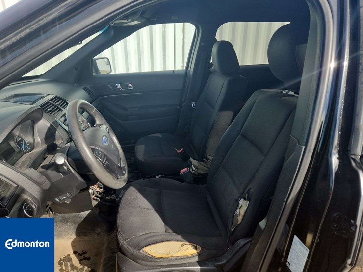 2016-ford-explorer-image-13