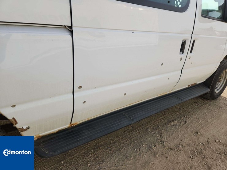 2012-ford-cargo-image-40