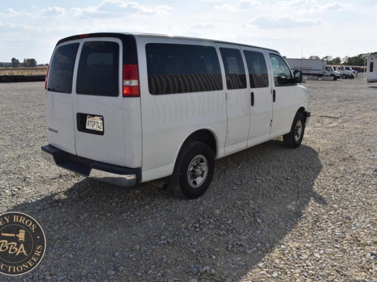 2019-chevrolet-express-2500-image-5