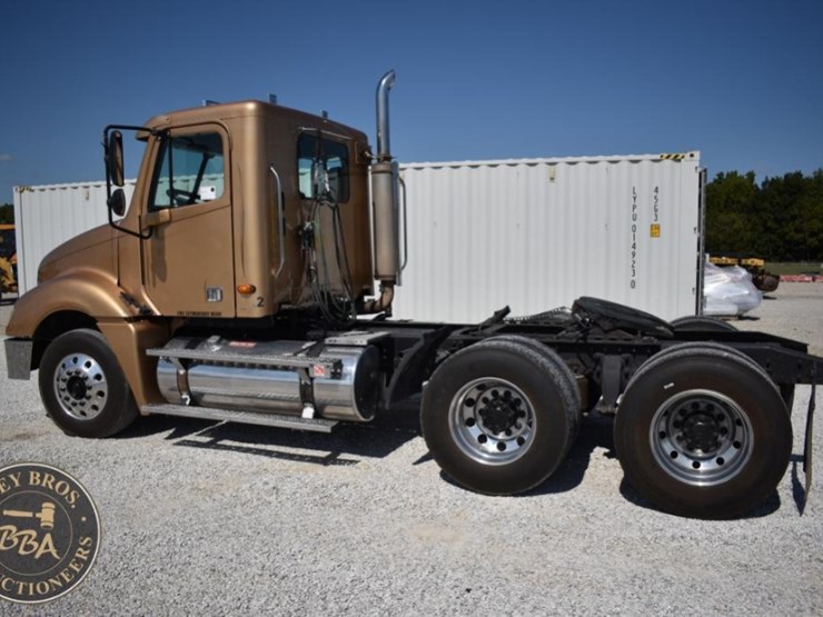 2003-freightliner-columbia-120-image-8