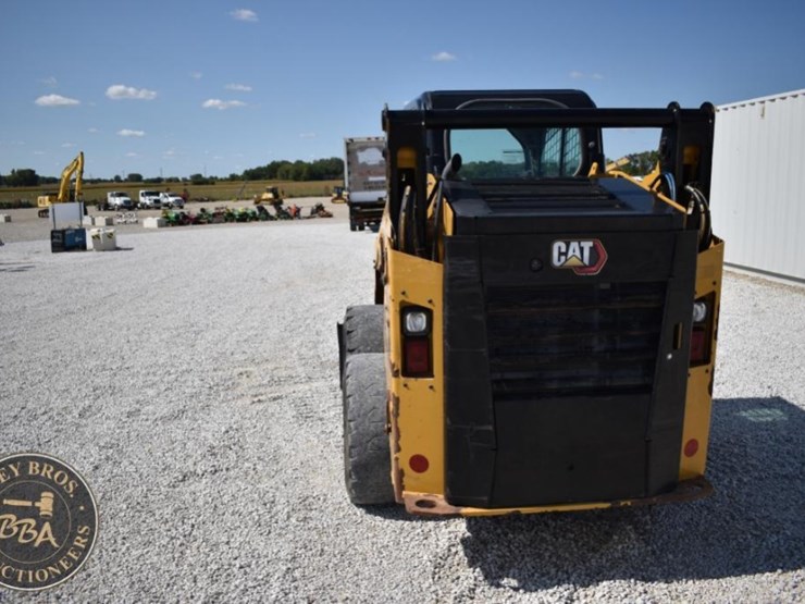 2019-caterpillar-242d3-image-17
