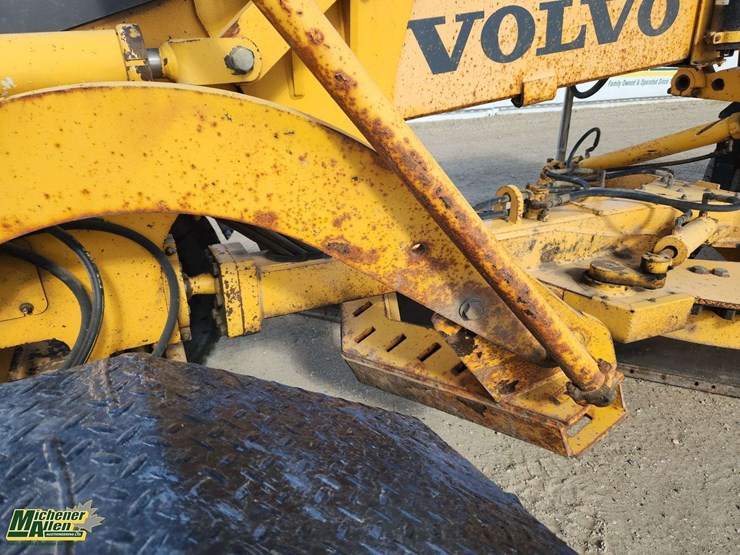 2011-volvo-g940-image-30