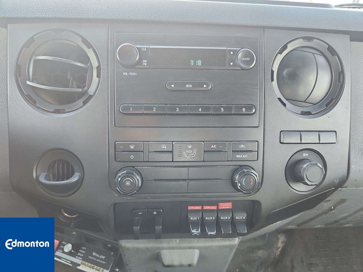 2013-ford-f550-image-24