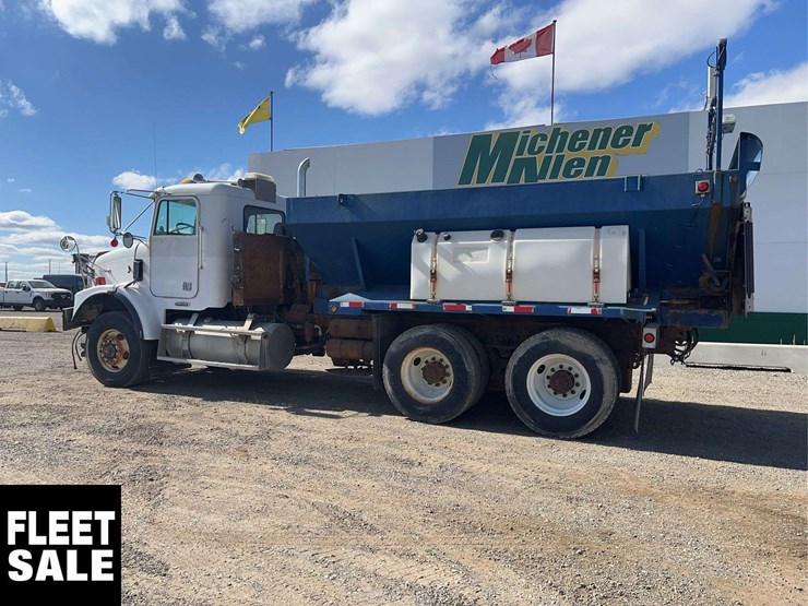 2001-freightliner-fld112-image-3