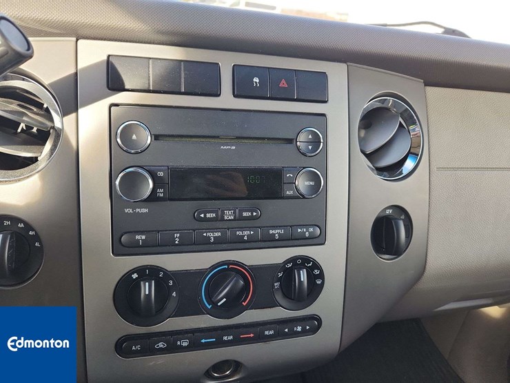 2011-ford-expedition-image-11