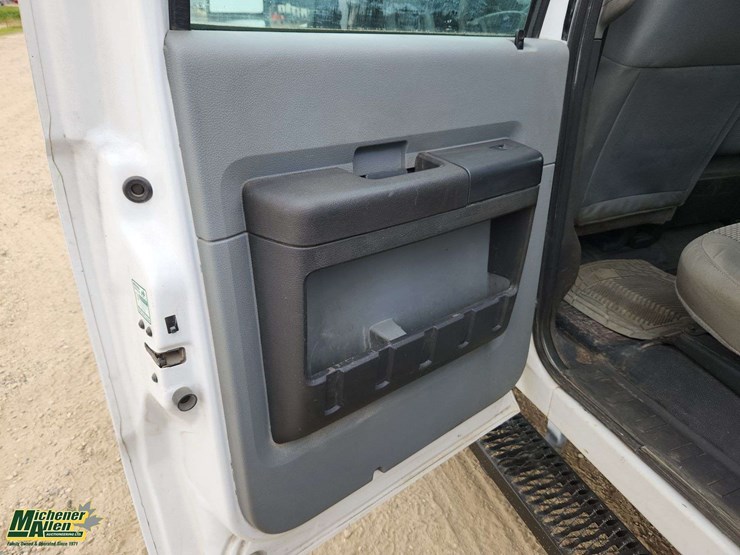 2014-ford-f550-image-17