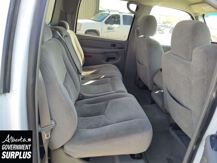 2006-chevrolet-suburban-image-19