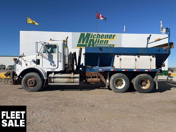 2001-freightliner-fld112-image-2