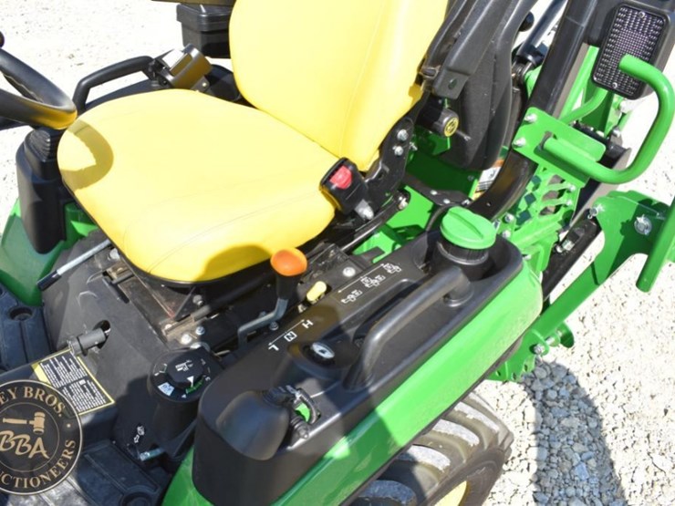 2022-john-deere-1025r-image-12