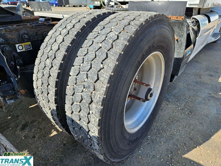 2019-peterbilt-579-image-32