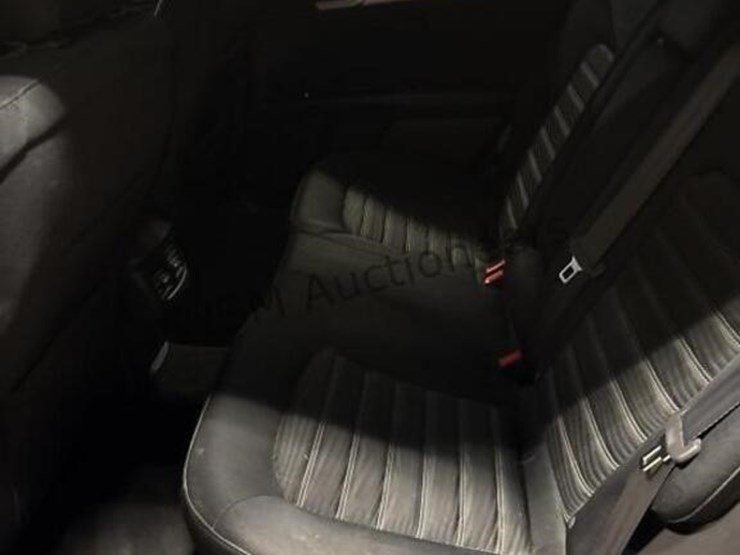 2016-ford-fusion-se-sdn-image-23